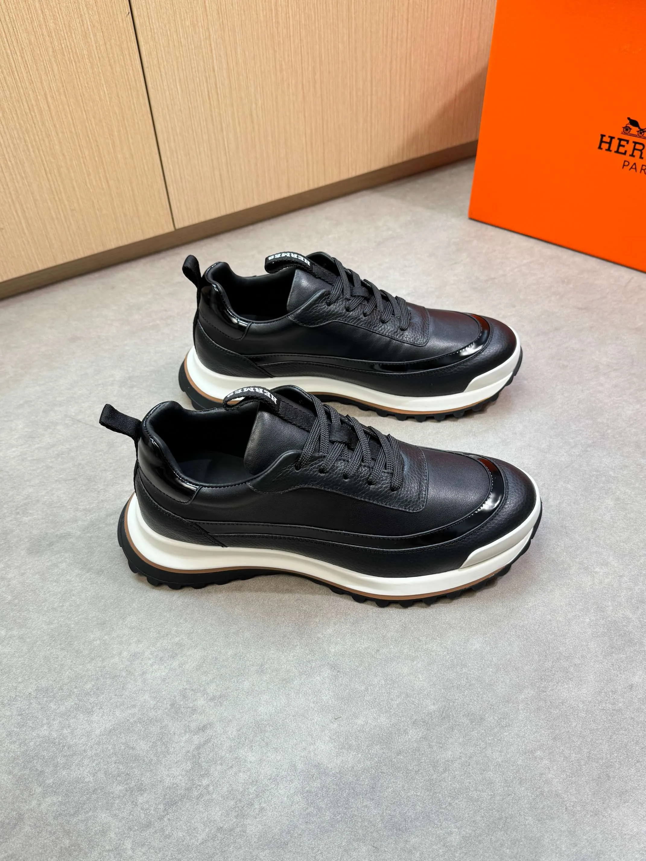 Men's shoes 💰800 [HERMES] Hermès - High-end quality original order·Casual sports shoes - Upper: 🔝 pebbled calfskin, Nappa calfskin, shoe body sewn with contrasting edge color, tongue, heel, brand logo webbing - Inner: water-dyed cowhide - Outsole: ultra-light T men's shoes 💰R·Rubber; two-color molded outsole -Ultra-high quality control·Fine workmanship: highlighted (high-end·nobility·grade) -Size: 39-44 (38, 45, can be customized)·H0118